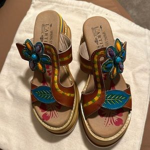 🧡 L’Artiste Foam Beaded 💙               ~*Gypsy Platforms 🌻